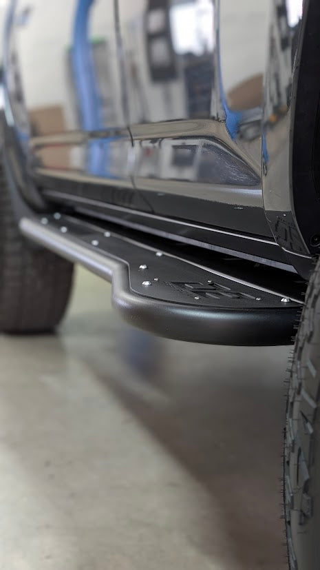 D2 Off-Road heavy-duty bolt-on rock sliders on a Toyota 4Runner